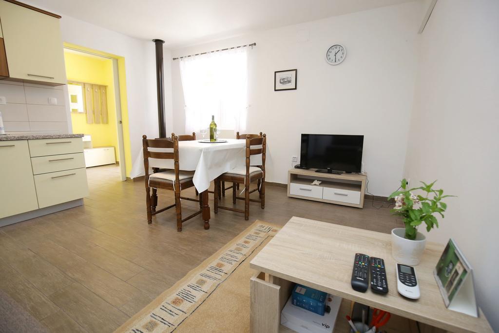 Apartment Marta Ražanac Buitenkant foto