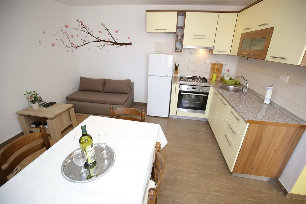 Apartment Marta Ražanac Buitenkant foto
