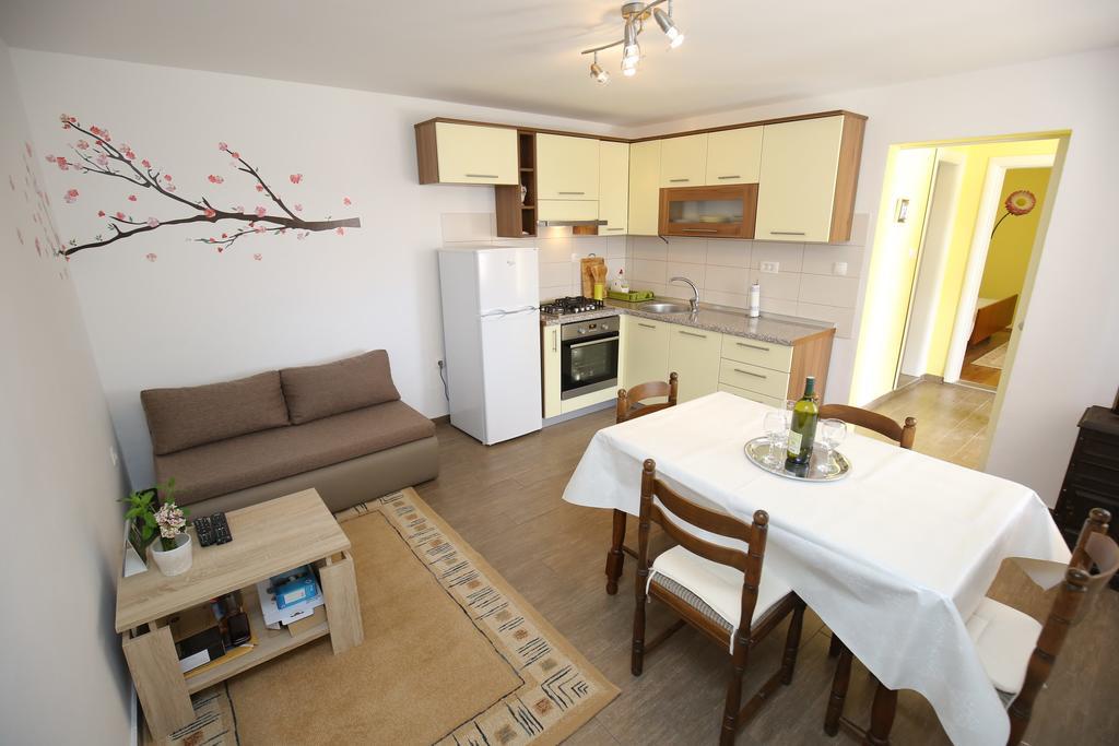 Apartment Marta Ražanac Buitenkant foto