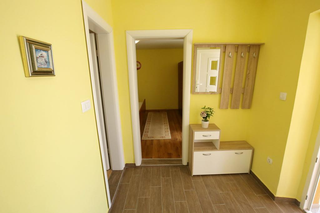 Apartment Marta Ražanac Buitenkant foto