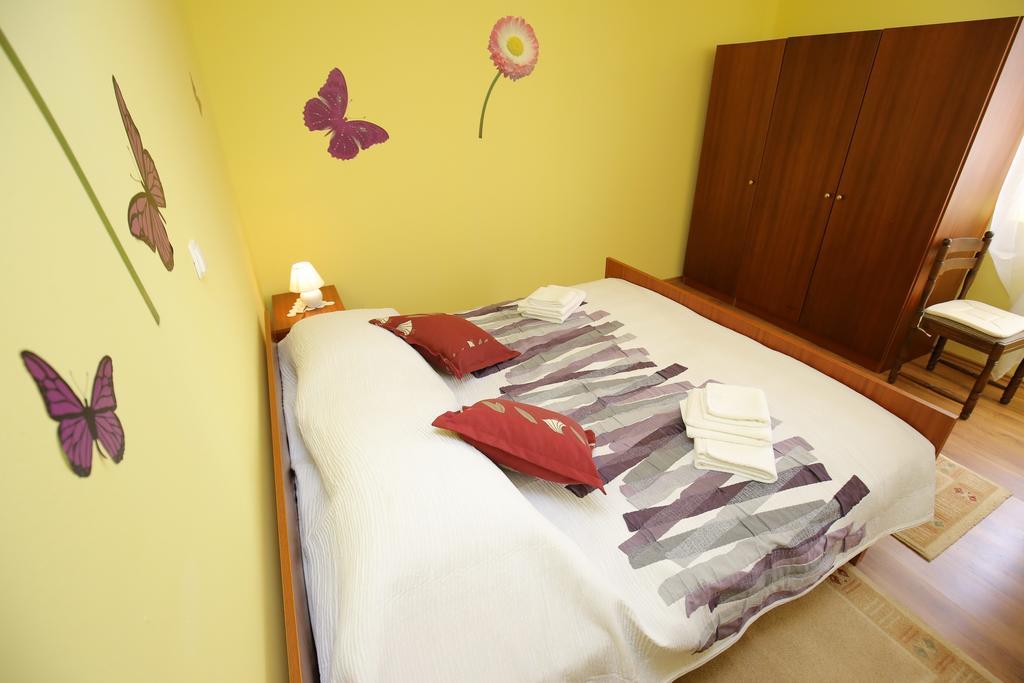 Apartment Marta Ražanac Buitenkant foto
