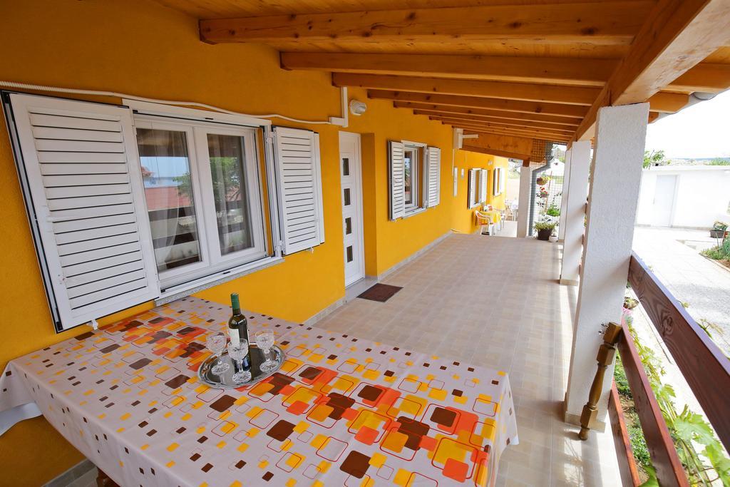Apartment Marta Ražanac Buitenkant foto