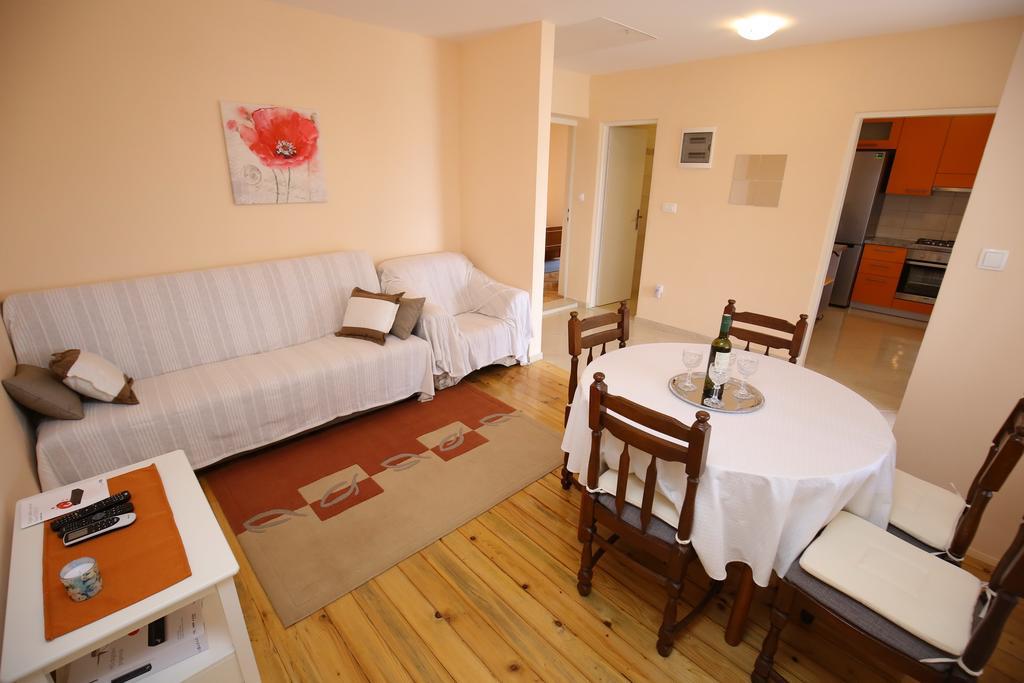 Apartment Marta Ražanac Buitenkant foto
