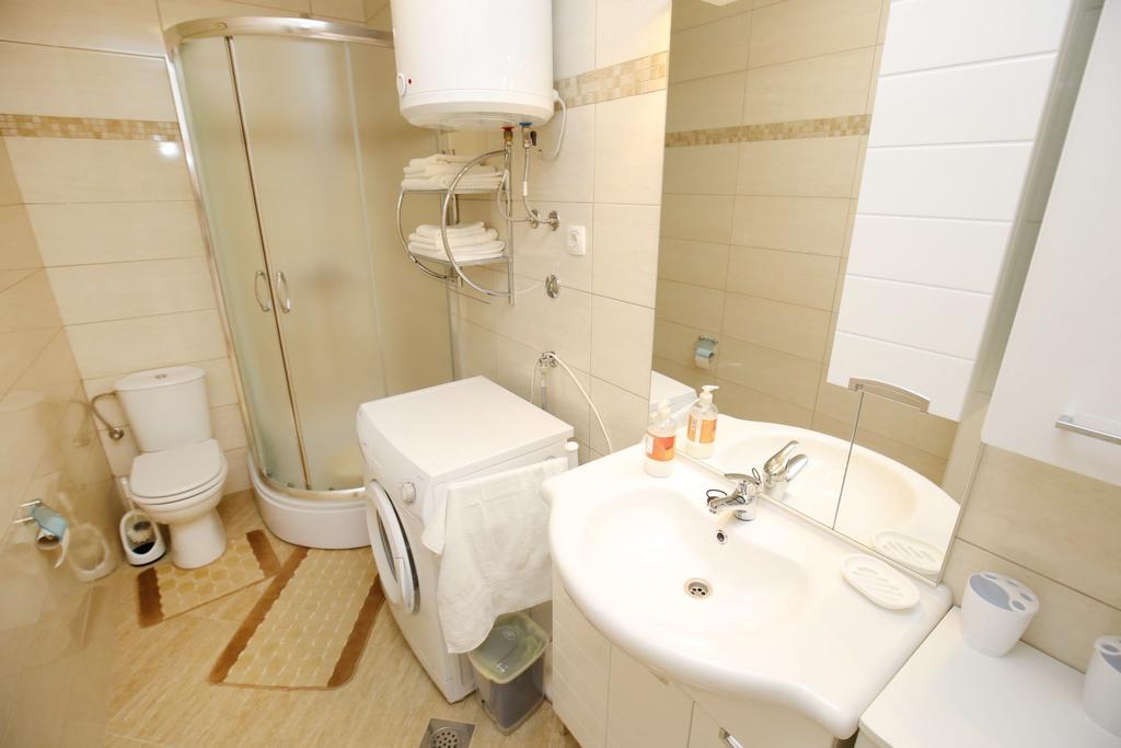 Apartment Marta Ražanac Buitenkant foto